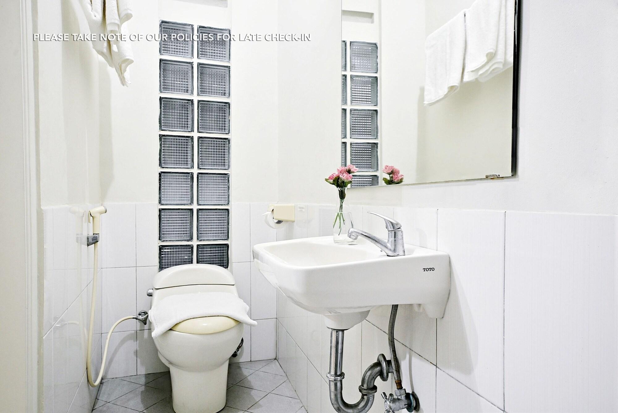 Zen Rooms Mampang Prapatan Jacarta Exterior foto