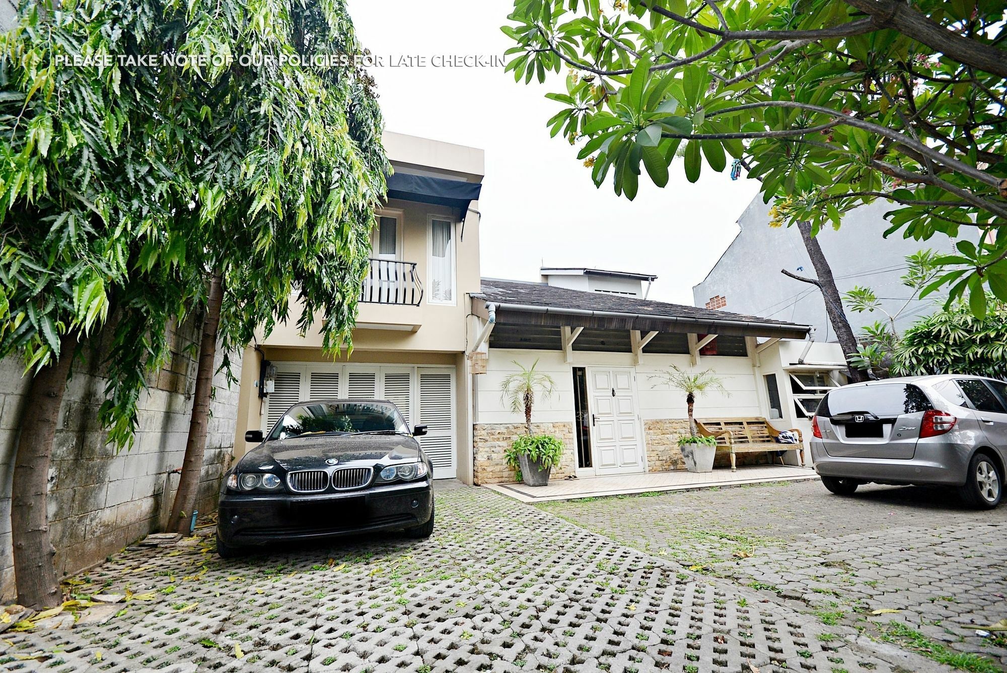 Zen Rooms Mampang Prapatan Jacarta Exterior foto
